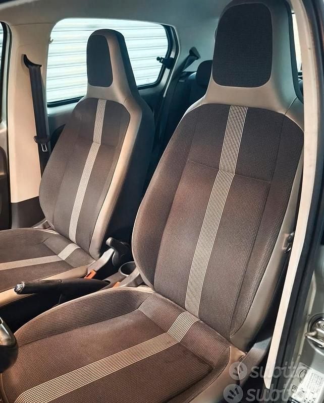 Usata VW up! 90 CV (66 kW) 2016 Grigio Utilitaria