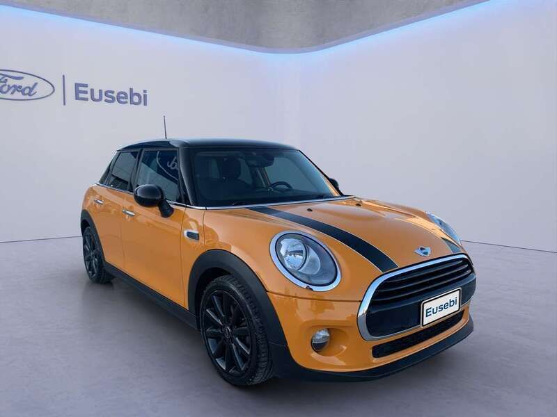 Arancione Usata 2017 Mini Cooper D Due volumi | 12.500 € (Ottimo prezzo) - Immagine 1/4
