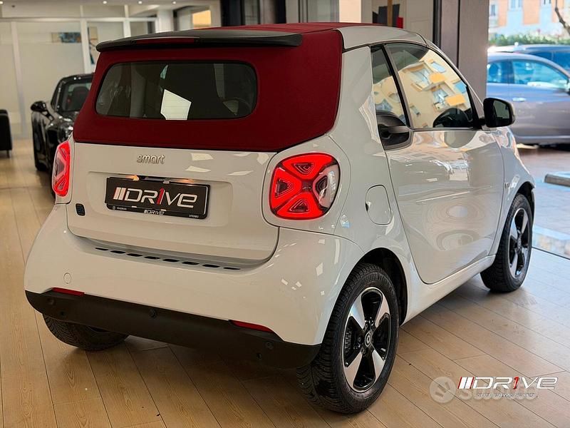 Usata Smart ForTwo Electric Drive Prime 60 kW (82 CV) 2021 Bianco Cabrio