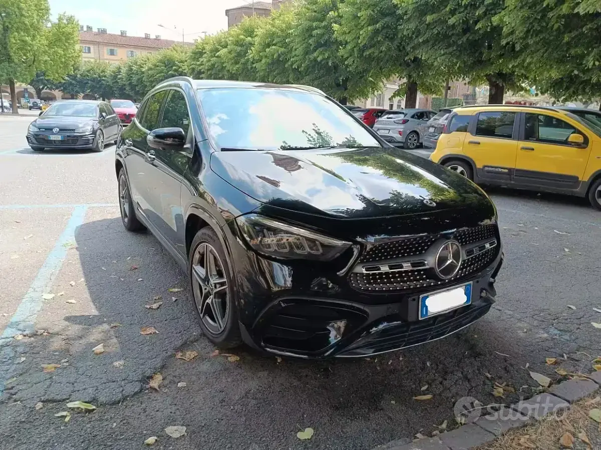 Usata Mercedes GLA200 AMG Line Premium 150 CV (110 kW) 2024 Nero SUV