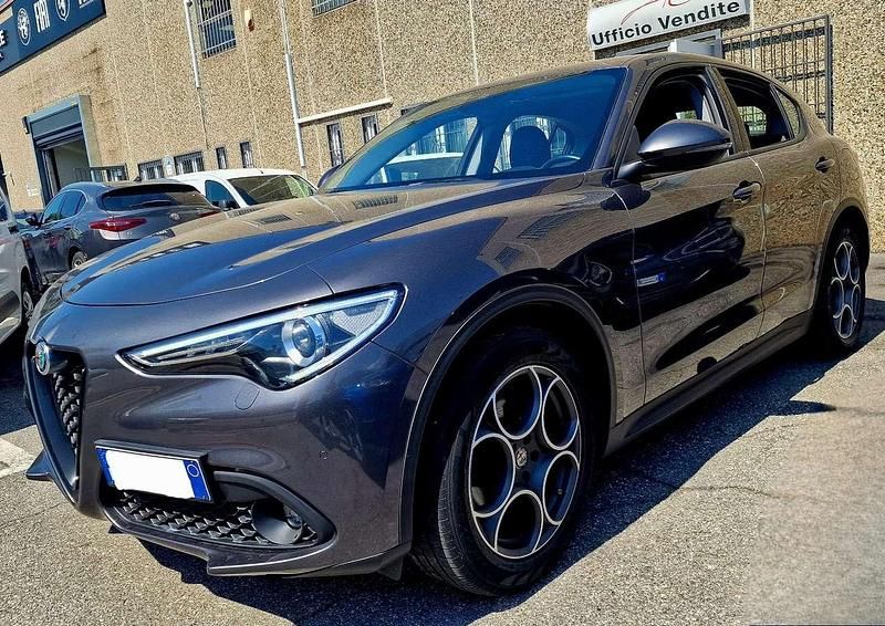 Usata Alfa Romeo Stelvio Sprint 190 CV (139 kW) 2020 Grigio vesuvio SUV