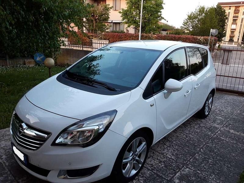 Usata Opel Meriva Cosmo 95 CV (69 kW) 2016 Bianco Monovolume