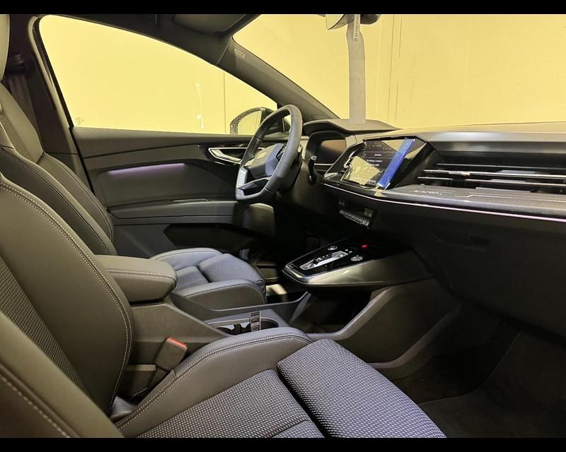 Nuova Audi Q4 e-tron S-Line 210 kW (286 CV) 2025 Viola aurora metallizzato SUV