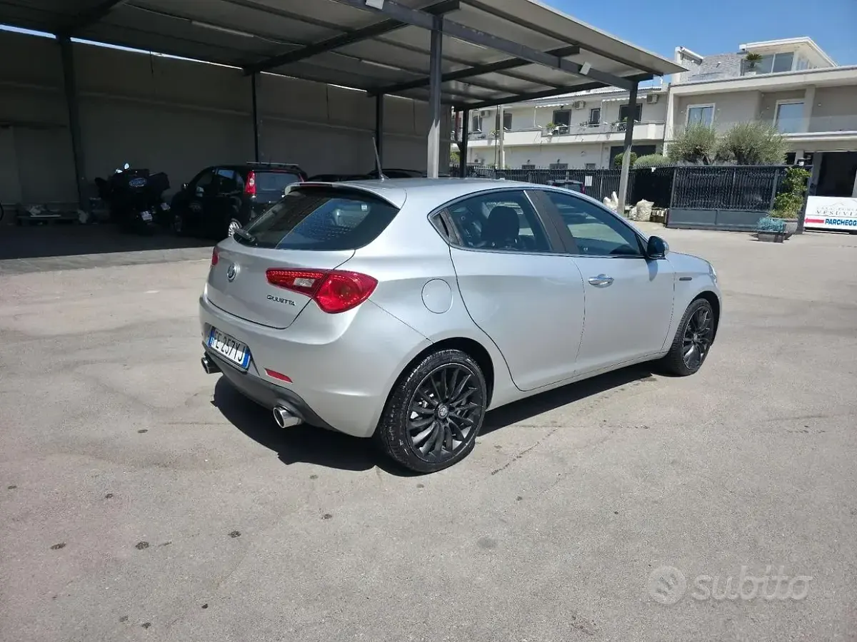 Usata Alfa Romeo Giulietta Business 120 CV (88 kW) 2016 Grigio Utilitaria