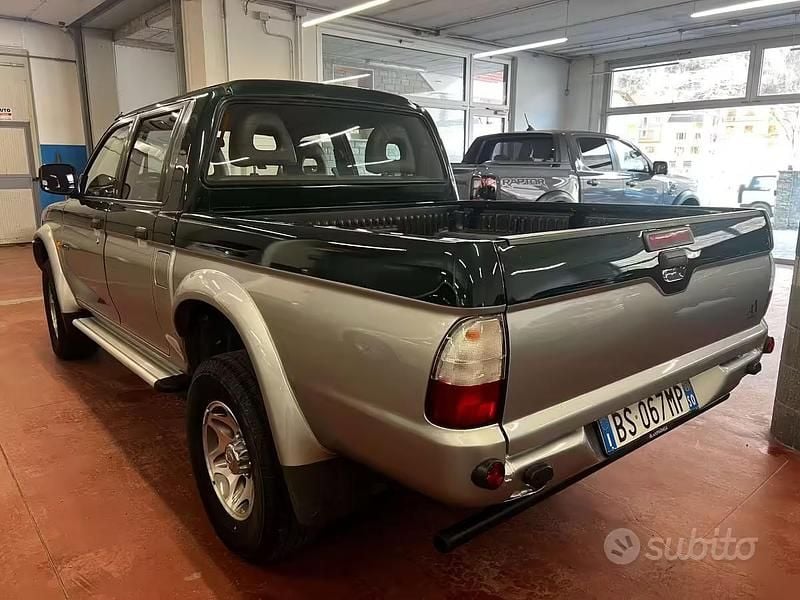 Usata Mitsubishi L200 99 CV (72 kW) 2001 Verde Pick-up
