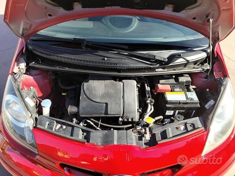 Usata Toyota Aygo 68 CV (50 kW) 2012 Rosso Utilitaria