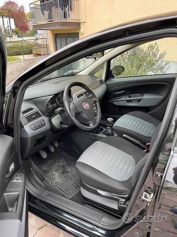 Usata Fiat Grande Punto Active 77 CV (56 kW) 2009 Nero Utilitaria