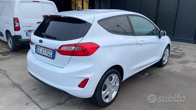 Usata Ford Fiesta Trend 85 CV (62 kW) 2020 Bianco Furgone