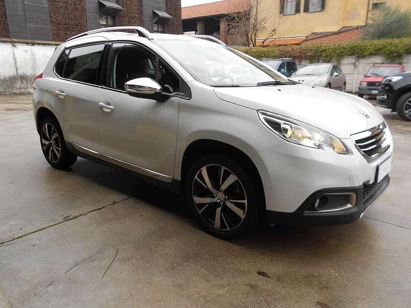 Bianco perlato met. Usata 2015 Peugeot 2008 Allure SUV | 7600 € (Super prezzo) - Immagine 1/4
