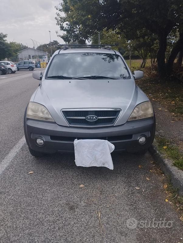 Grigio Usata 2005 Kia Sorento SUV | 1500 € (Buon prezzo) - Immagine 1/4