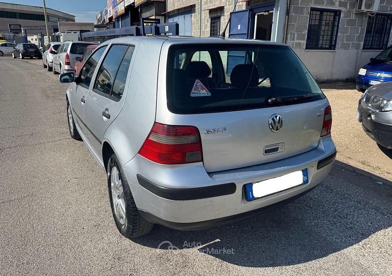 Usata VW Golf IV Highline 131 CV (96 kW) 2003 Argento Berlina