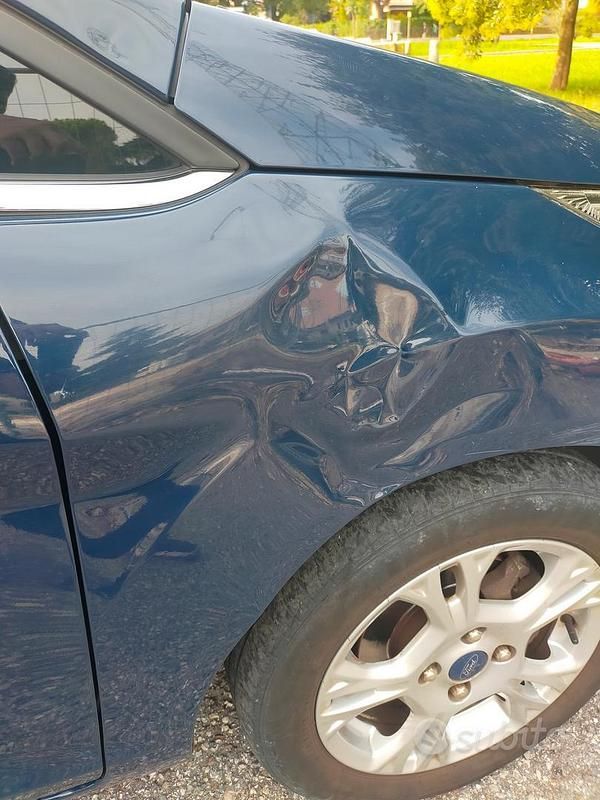 Usata Ford Fiesta 95 CV (69 kW) 2015 Blu Utilitaria