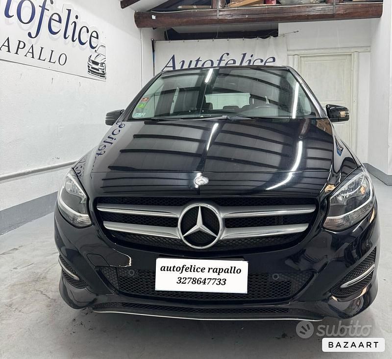 Begagnad Mercedes B200 Premium 136 HK (100 kW) 2017 Svart Minibuss