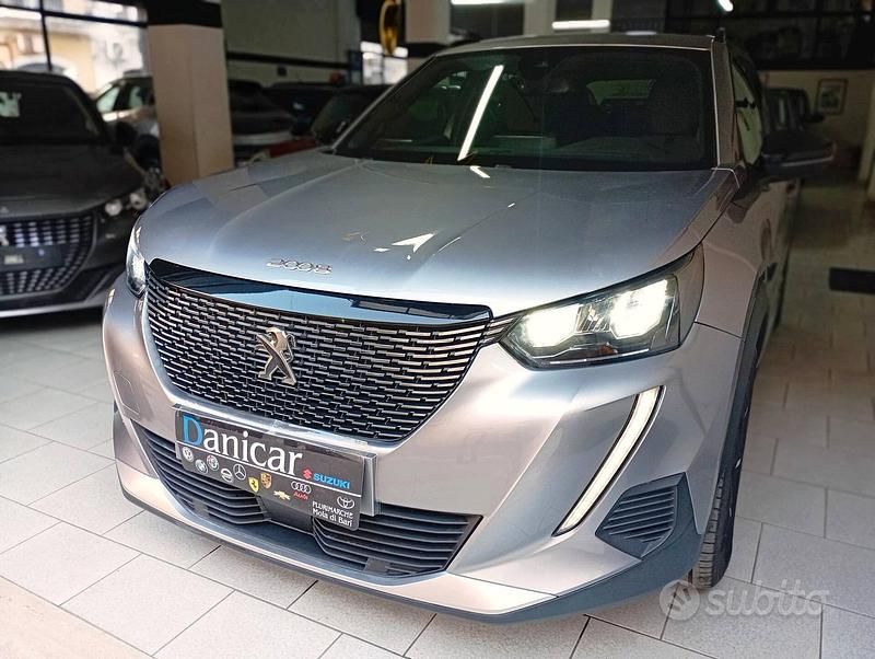 Usata Peugeot 2008 Allure 100 CV (73 kW) 2023 Grigio SUV