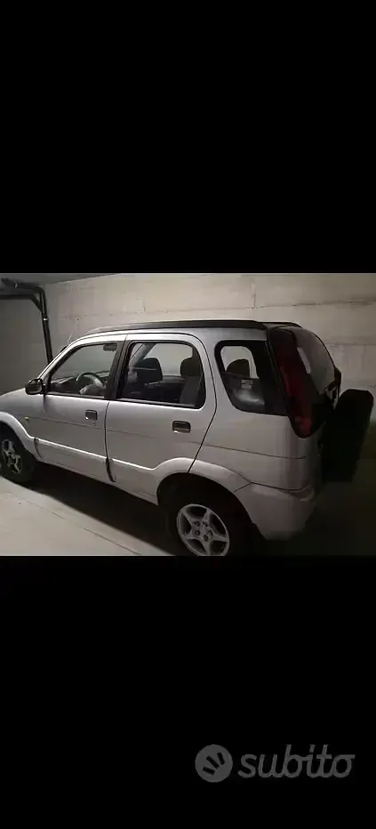 Usata Daihatsu Terios 83 CV (61 kW) 2000 Grigio SUV