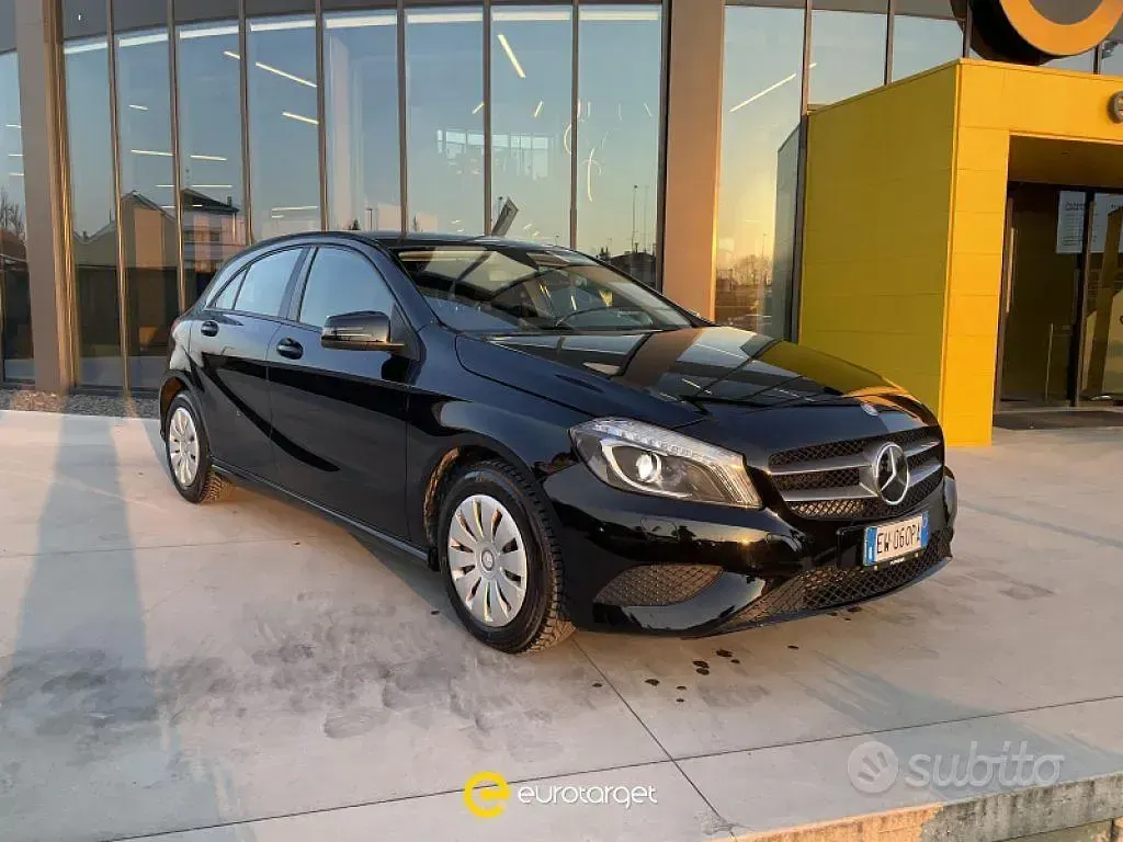 Usata Mercedes A160 Executive 90 CV (66 kW) 2014 Nero Utilitaria