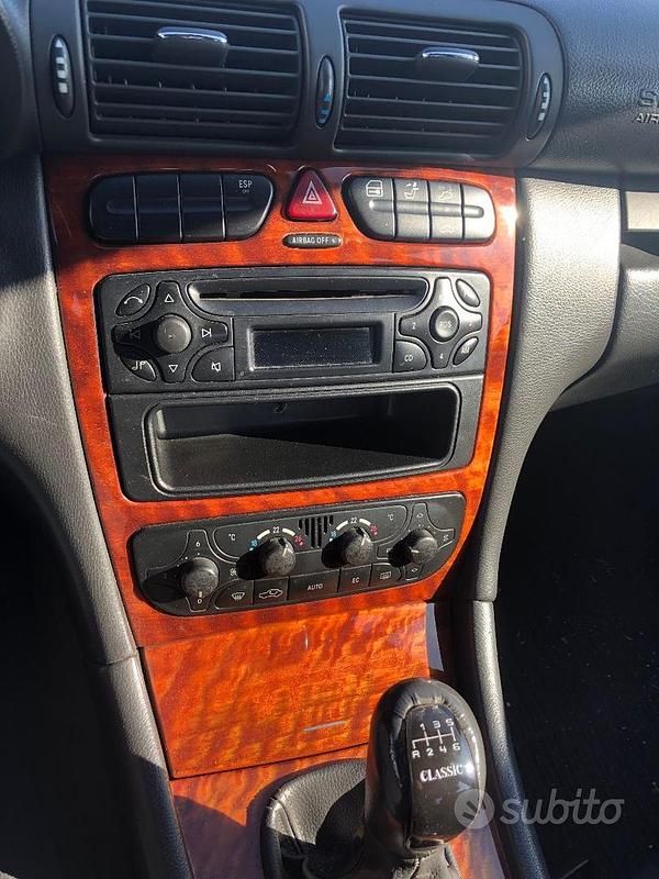 Usata Mercedes C200 122 CV (89 kW) 2005 Grigio Berlina