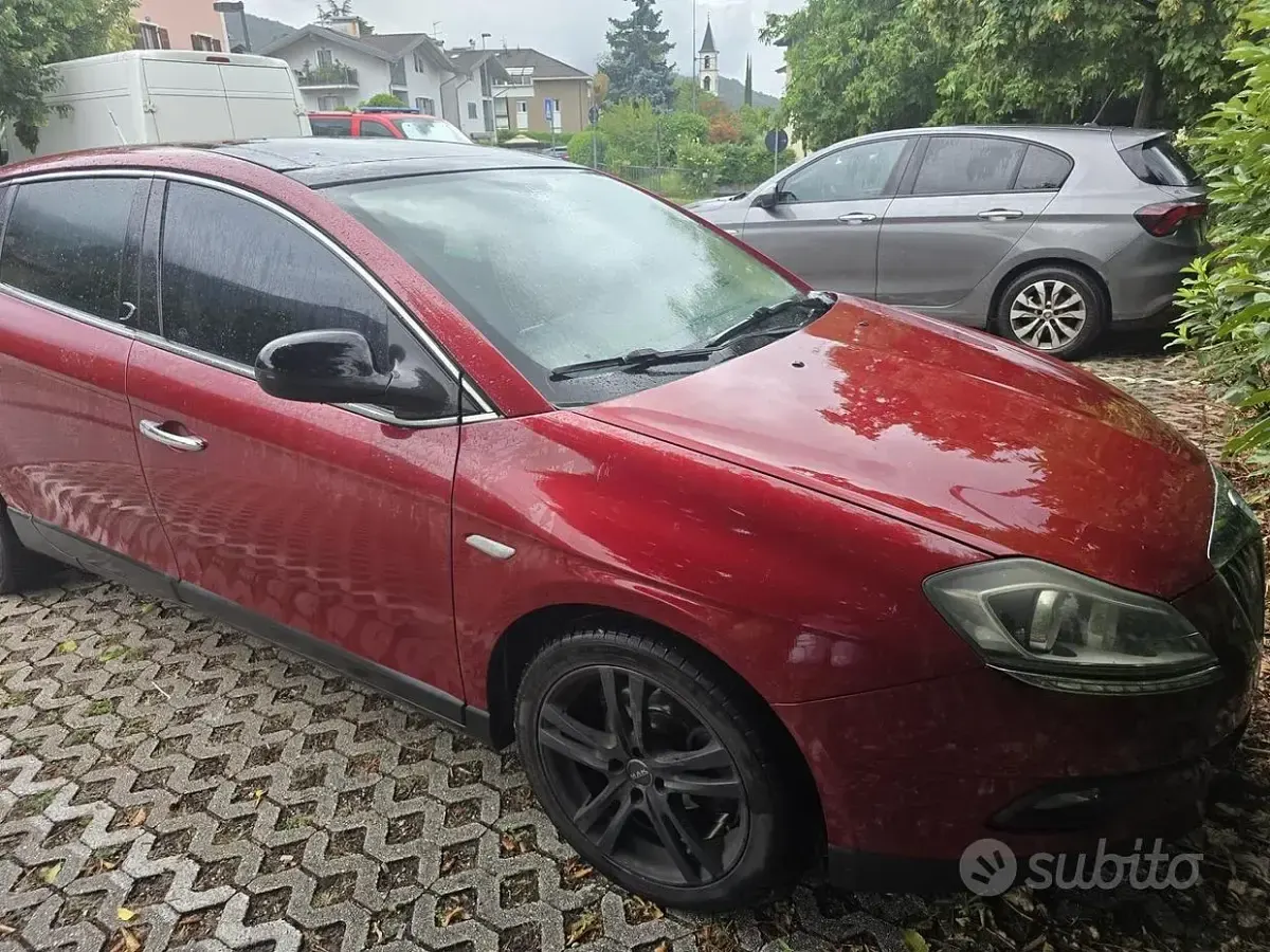Usata Lancia Delta 120 CV (88 kW) 2009 Rosso Utilitaria