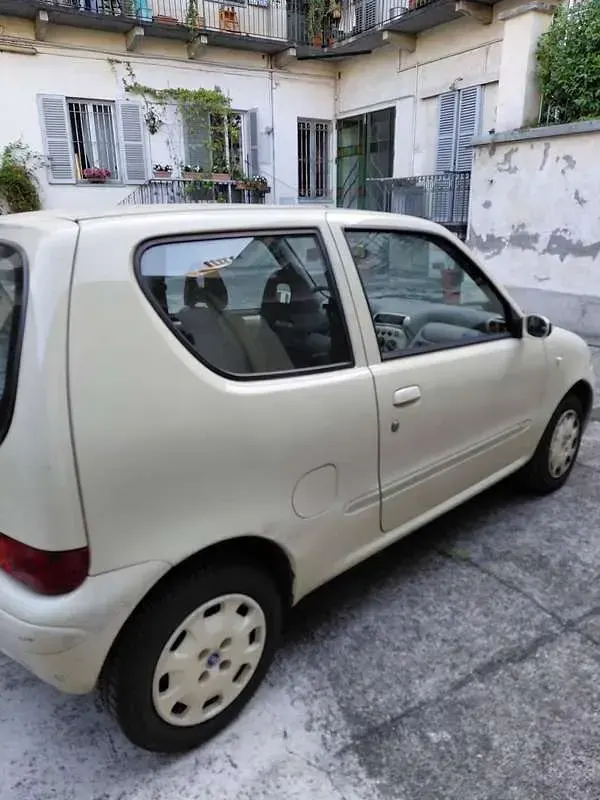 Usata Fiat 600 Anniversary 54 CV (39 kW) 2006 Beige Utilitaria