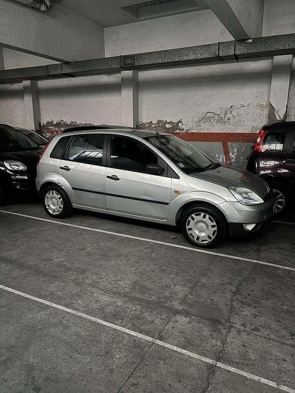 Usata Ford Fiesta Ghia 75 CV (55 kW) 2005 Utilitaria