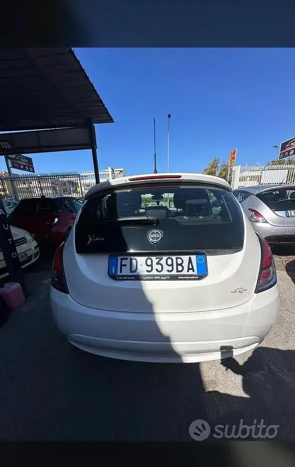 Usata Lancia Ypsilon Gold 95 CV (69 kW) 2016 Bianco Utilitaria