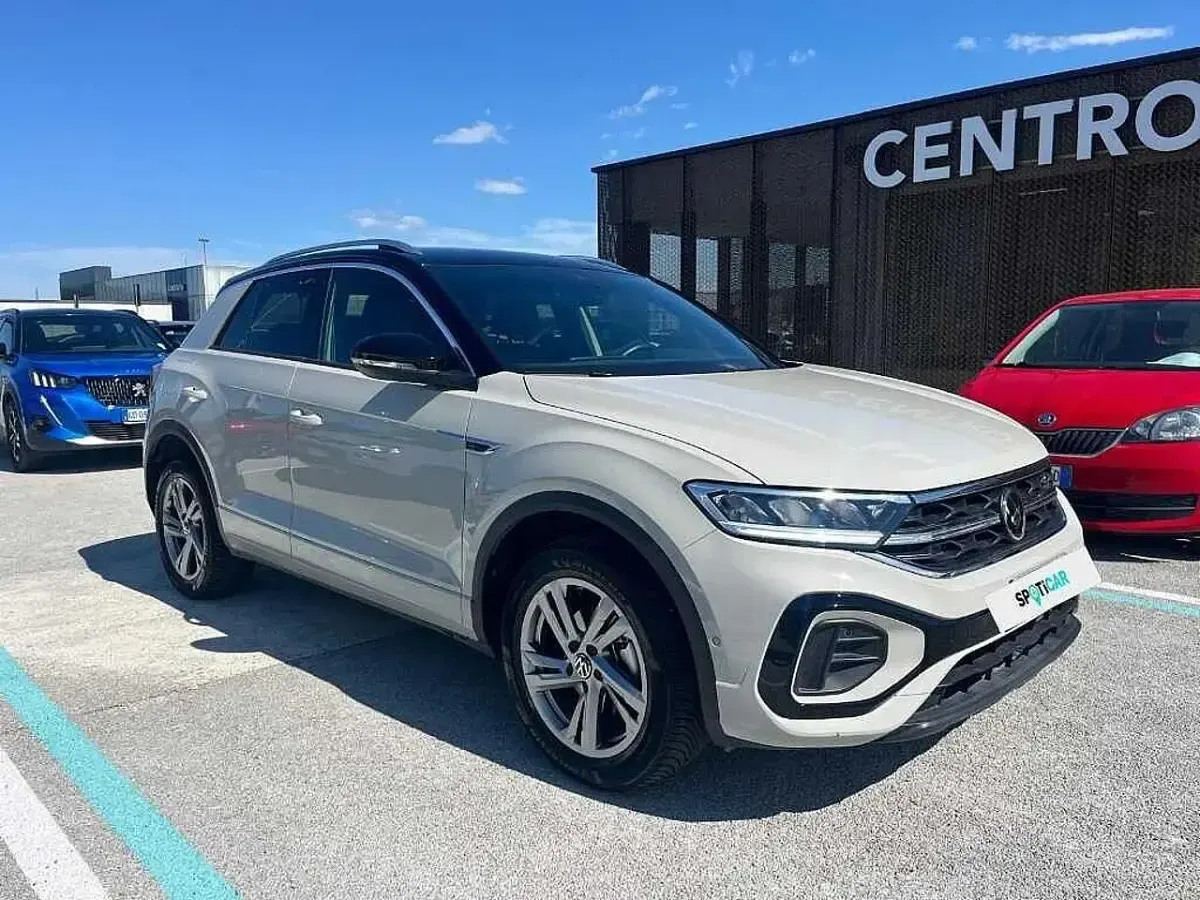 Usata VW T-Roc R-line 116 CV (85 kW) 2024 Beige SUV