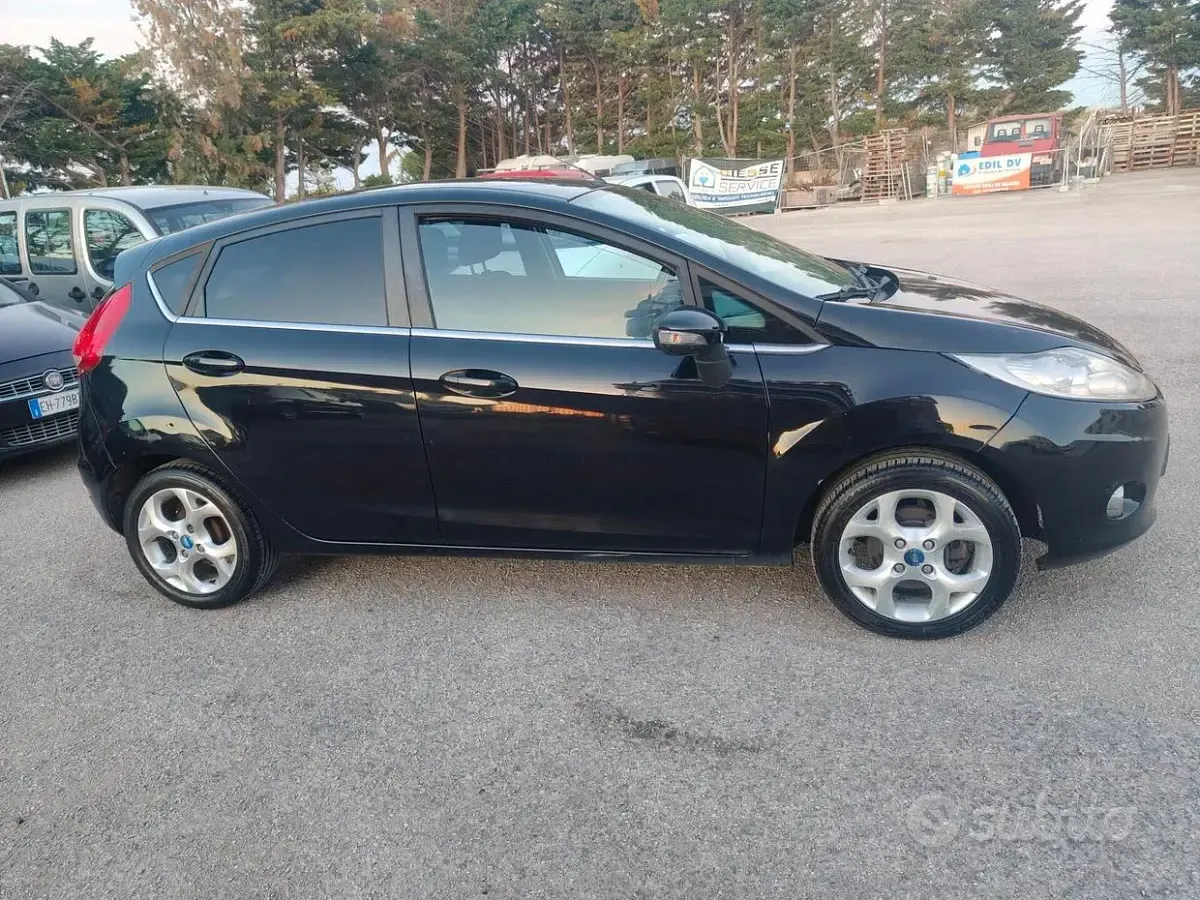 Usata Ford Fiesta Titanium 82 CV (60 kW) 2009 Nero Berlina