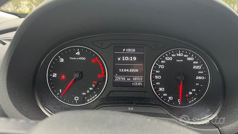 Usado Audi A3 110 CV (80 kW) 2014 Azul Familiar