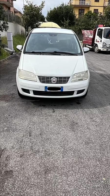 Usata Fiat Idea Dynamic 95 CV (69 kW) 2011 Bianco Monovolume