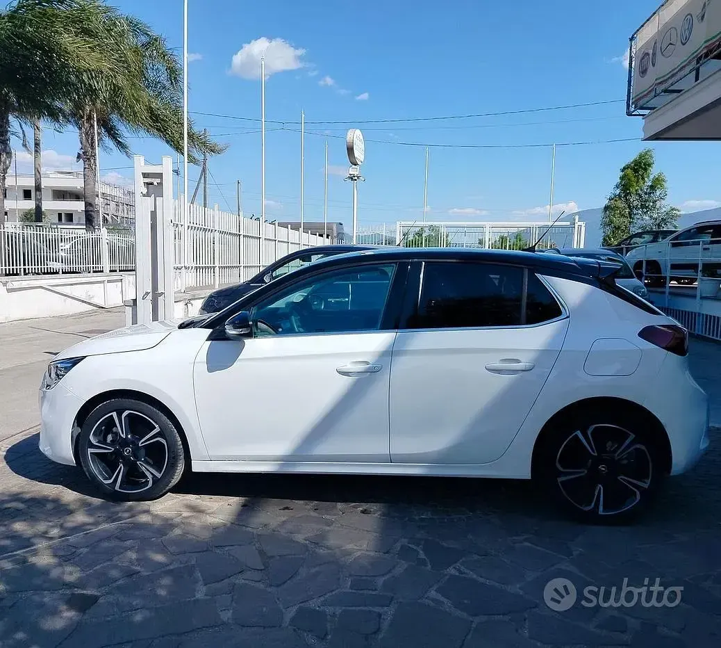 Używany Opel Corsa 102 KM (75 kW) 2023 Biały Hatchback