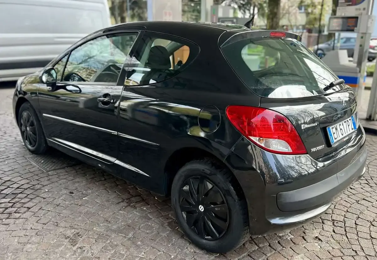 Usata Peugeot 207 73 CV (53 kW) 2012 Other Berlina