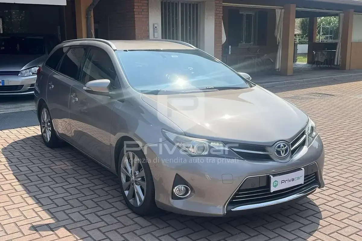 Usata Toyota Auris Touring Sports Lounge 99 CV (72 kW) 2014 Grigio Station wagon