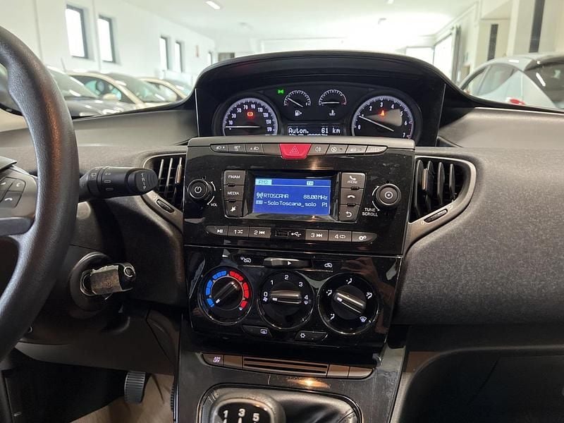 Usata Lancia Ypsilon 69 CV (50 kW) 2019 Nero Utilitaria