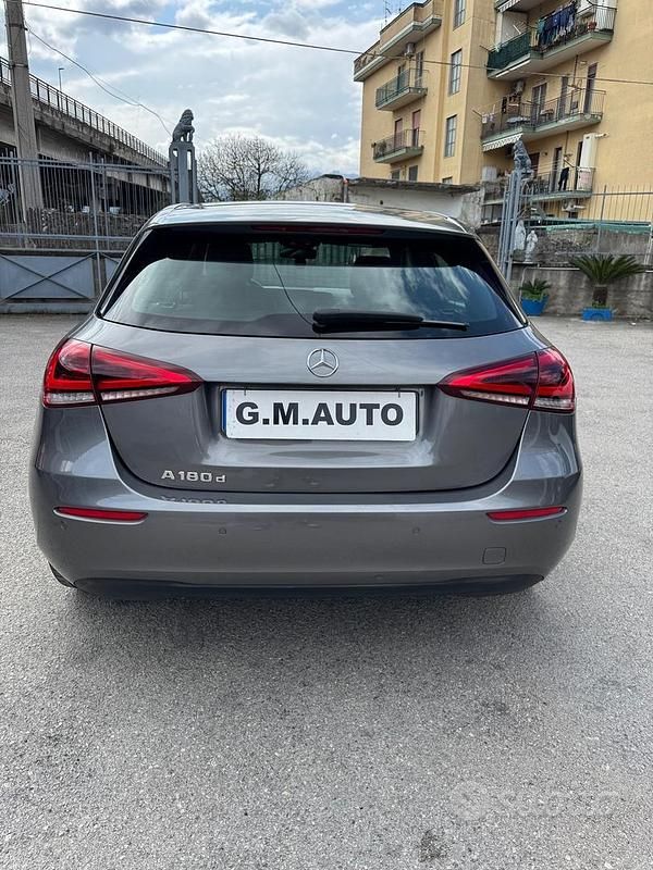 Usata Mercedes A180 116 CV (85 kW) 2019 Grigio Berlina