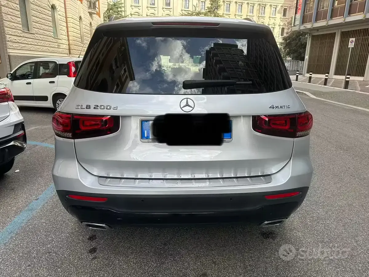 Usata Mercedes GLB200 150 CV (110 kW) 2020 Grigio SUV