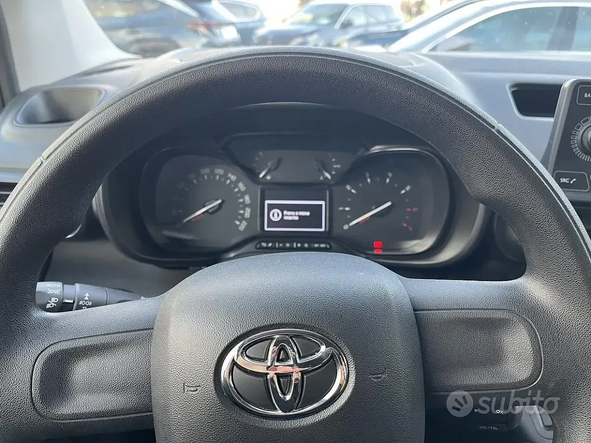 Usata Toyota Proace City City 100 CV (73 kW) 2022 Bianco Monovolume