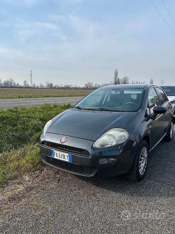 Usata Fiat Punto Lounge 69 CV (50 kW) 2015 Grigio Utilitaria