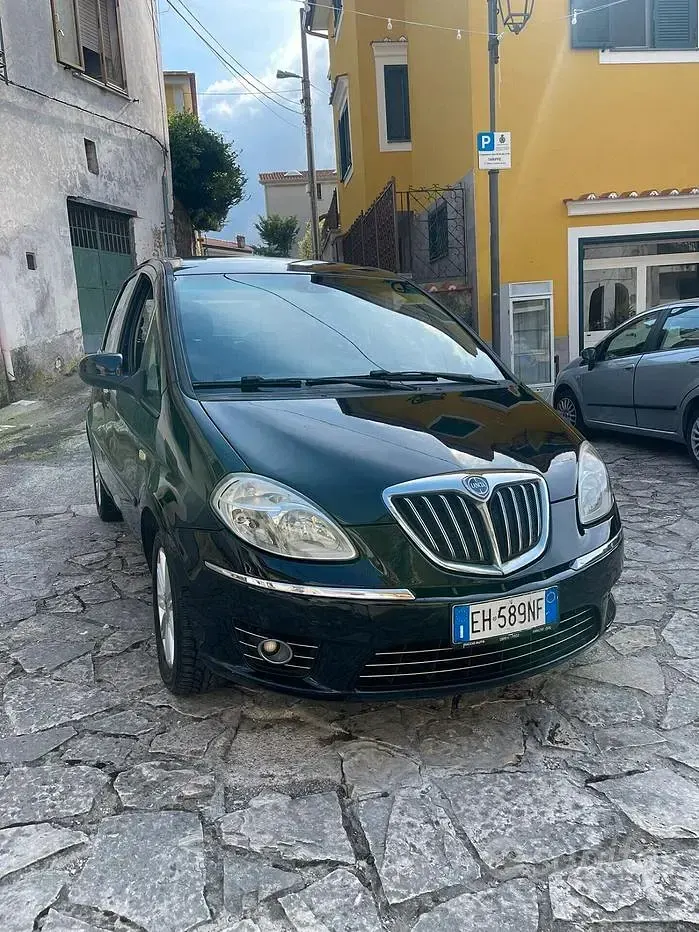 Usata Lancia Musa Gold 95 CV (69 kW) 2011 Nero Monovolume