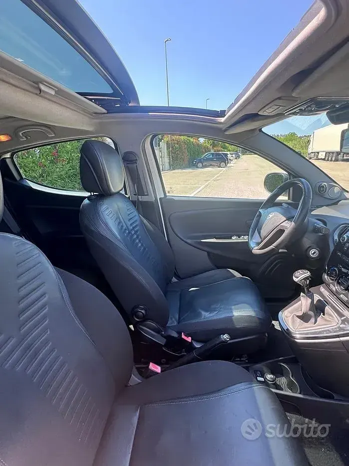 Usata Lancia Ypsilon Platinum 95 CV (69 kW) 2011 Bianco Utilitaria