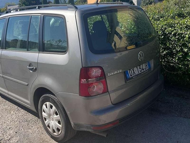 Usata VW Touran Conceptline 109 CV (80 kW) 2009 Grigio Monovolume