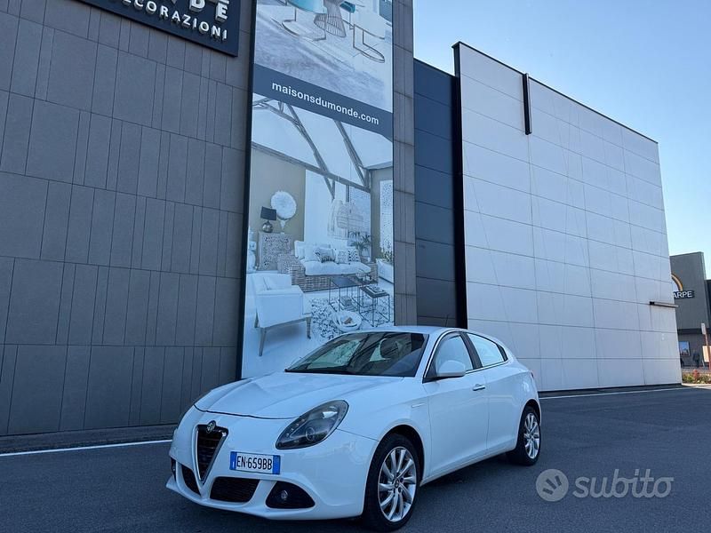 Gebraucht Alfa Romeo Giulietta Exclusive 170 PS (125 kW) 2013 Weiß Kleinwagen
