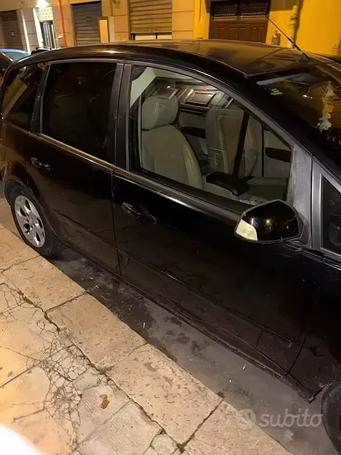 Begagnad Ford Focus 116 HK (85 kW) 2006 Svart Kombi