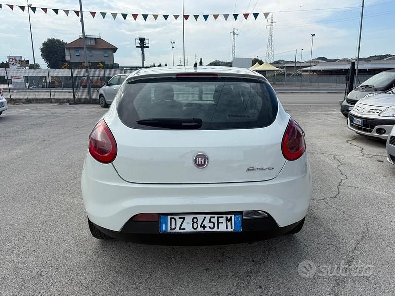 Usata Fiat Bravo Easy 120 CV (88 kW) 2010 Bianco Utilitaria