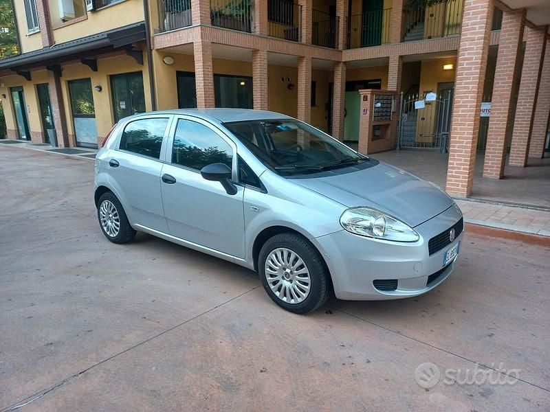 Usata Fiat Punto Pop 69 CV (50 kW) 2012 Grigio Utilitaria