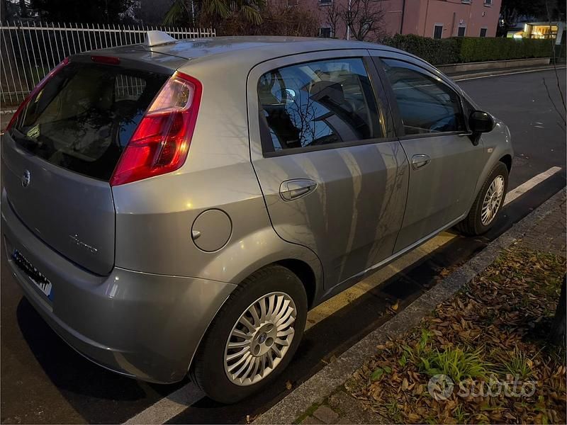 Usata Fiat Grande Punto 75 CV (55 kW) 2007 Grigio Utilitaria