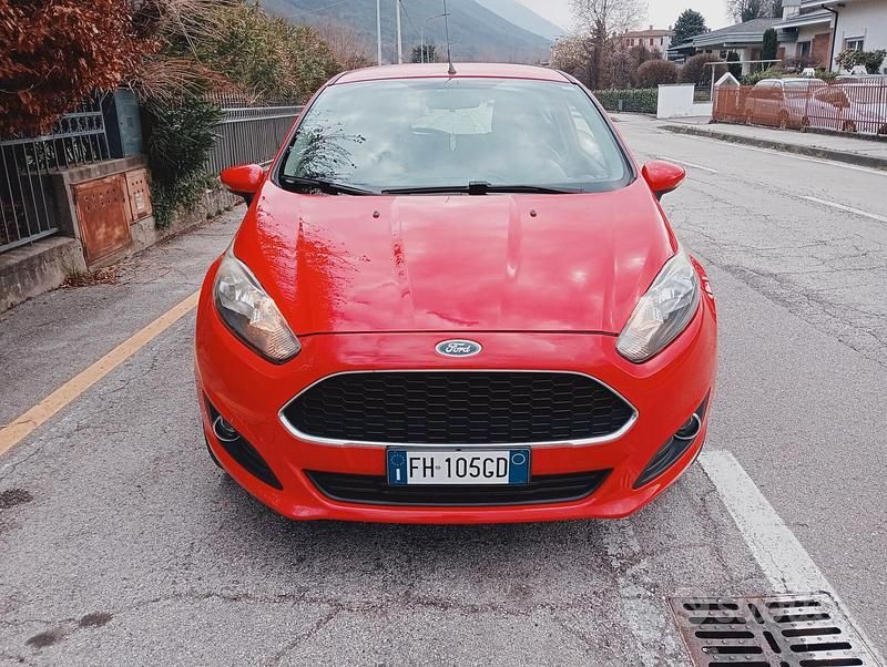 Usado Ford Fiesta Titanium 95 HP (69 kW) 2017 Vermelho Sedan