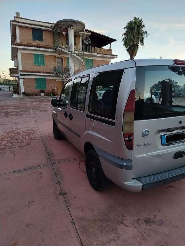 Begagnad Fiat Doblò Dynamic 105 HK (77 kW) 2004 Grå Minibuss