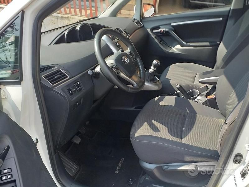 Usata Toyota Verso Style 112 CV (82 kW) 2015 Bianco Monovolume