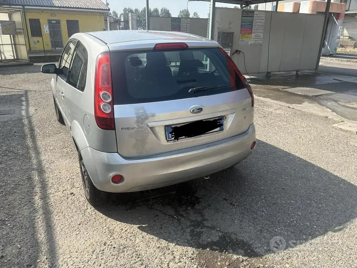 Usata Ford Fiesta 68 CV (50 kW) 2008 Grigio Utilitaria