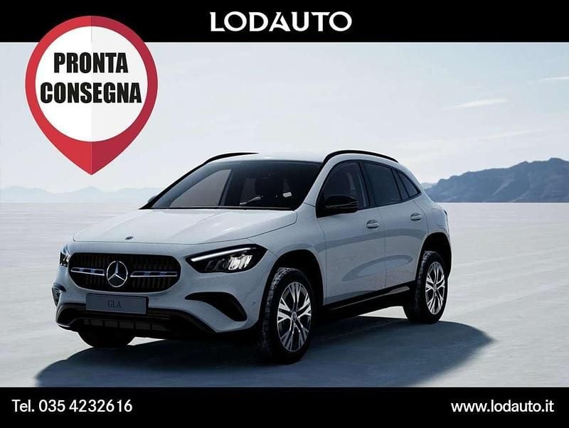 Bianco Nuova 2025 Mercedes GLA200 SUV | 42.300 € (Super prezzo) - Immagine 1/1